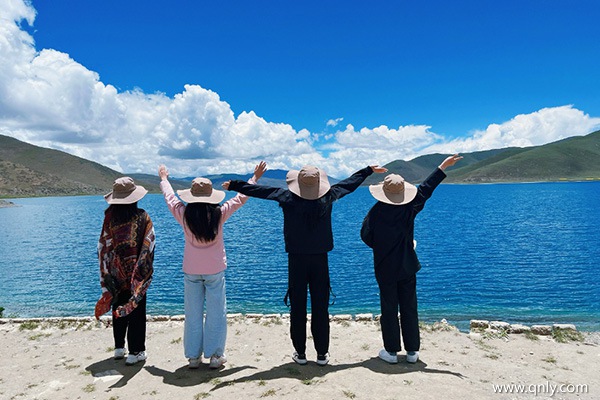 西藏旅游包車價格一天多少錢