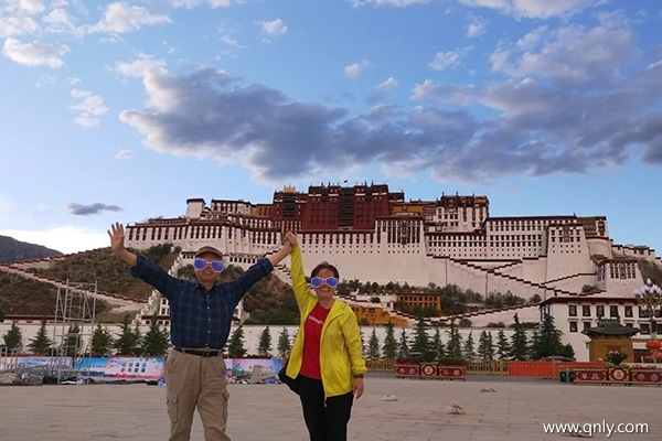 帶爸媽跟團去西藏旅游玩一趟要準備多少錢